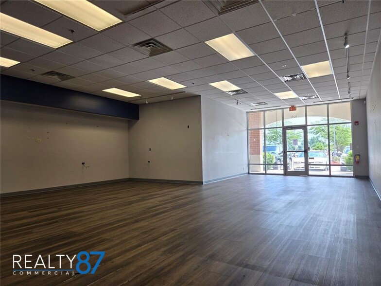 1100 Blairs Ferry Rd NE, Cedar Rapids, IA à louer - Photo intérieure – Image 3 sur 12