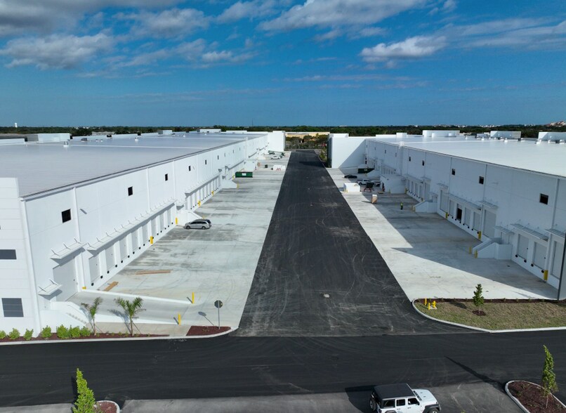 Park of Commerce Blvd, Homestead, FL à louer - Photo de l’immeuble – Image 2 sur 39