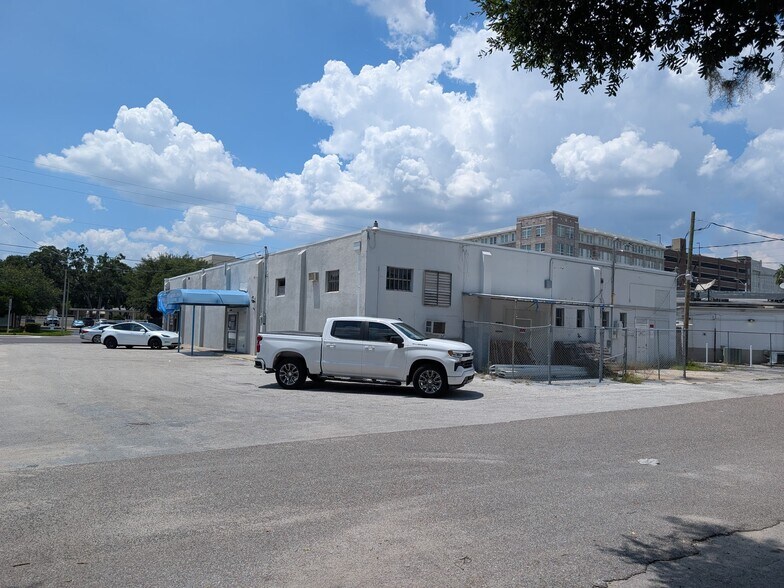 915 S Orange Ave, Orlando, FL à louer - Photo de l’immeuble – Image 2 sur 13