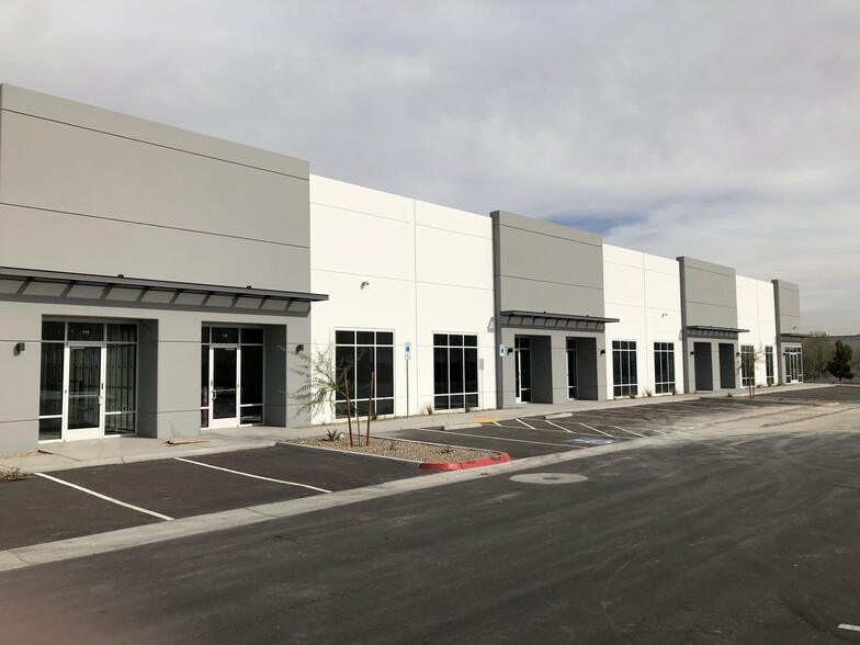 6728 W Sunset Rd, Las Vegas, NV à louer - Photo de l’immeuble – Image 3 sur 9