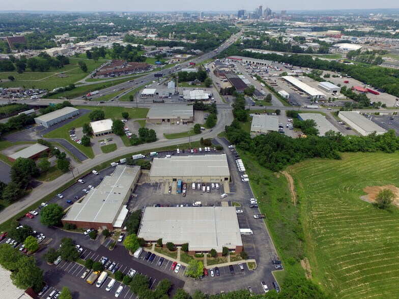 820 Fesslers Pky, Nashville, TN à louer - Photo de l’immeuble – Image 2 sur 14