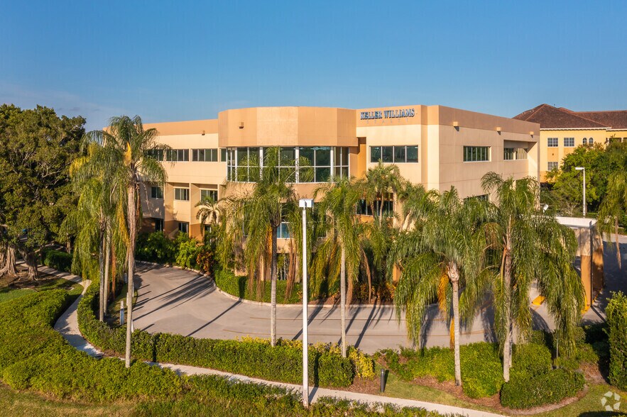 1625 N Commerce Pky, Weston, FL à louer - Photo de l’immeuble – Image 2 sur 12