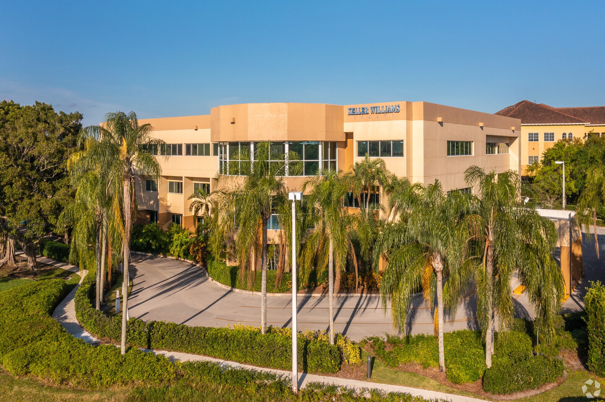 1625 N Commerce Pky, Weston, FL à louer Photo principale– Image 1 sur 11