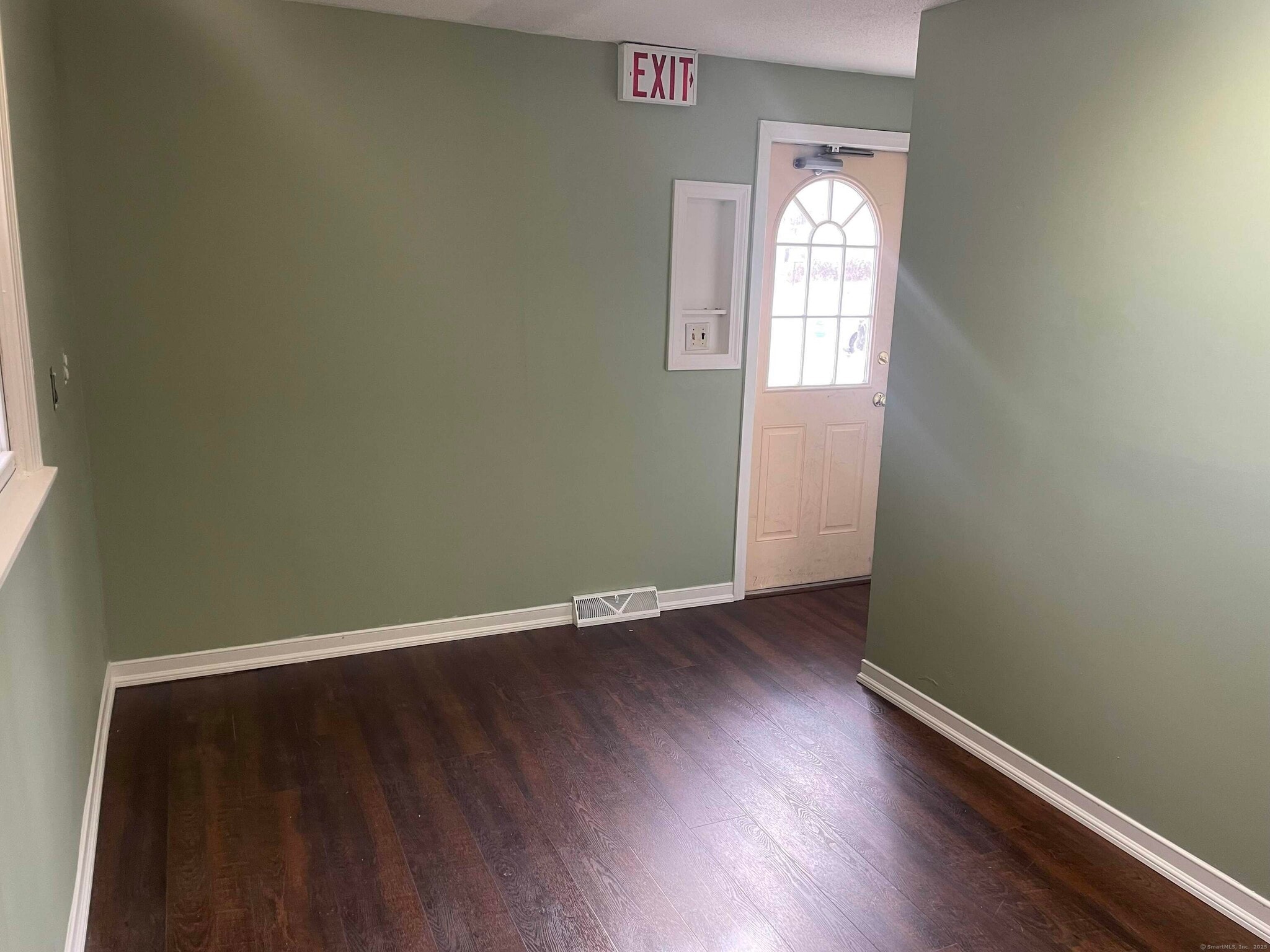 380 S Center St, Windsor Locks, CT à louer Photo intérieure– Image 1 sur 4