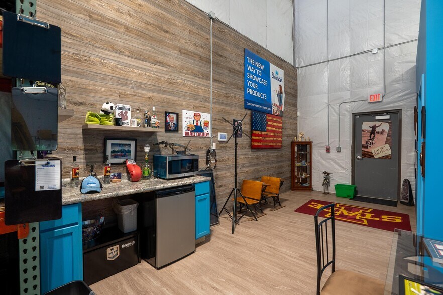 2404 Robinson Ave NE, Bondurant, IA à louer - Photo de l’immeuble – Image 3 sur 8