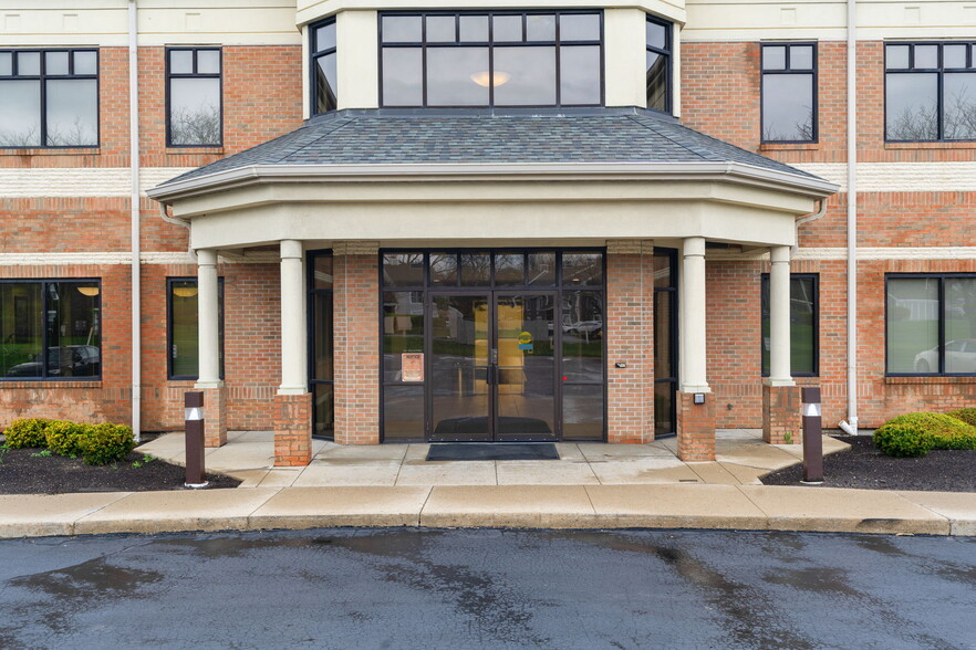 7501 Paragon Rd, Dayton, OH à louer - Photo de l’immeuble – Image 1 sur 19