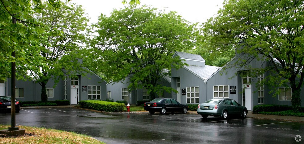 501 Omni Dr, Hillsborough, NJ à vendre - Photo de l’immeuble – Image 2 sur 4