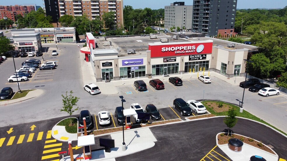 467 Wharncliffe Rd S, London, ON à louer - Photo de l’immeuble – Image 2 sur 9