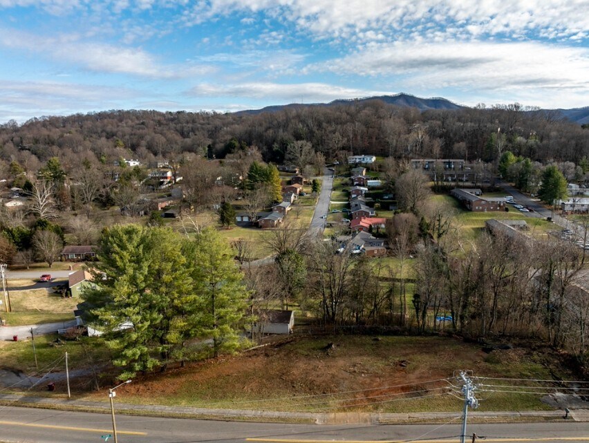 2301 S Greenwood Dr, Johnson City, TN à vendre Photo principale– Image 1 sur 2