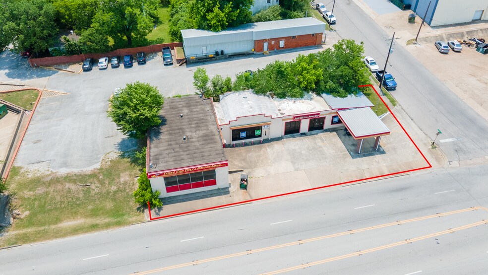 919 11th St, Huntsville, TX à vendre - Photo de l’immeuble – Image 2 sur 7