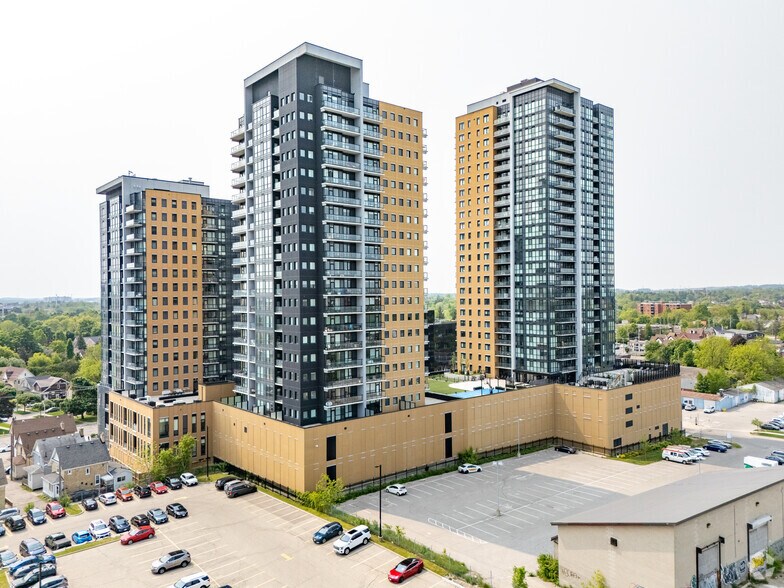 108 Garment St, Kitchener, ON à vendre - Photo de l’immeuble – Image 2 sur 3