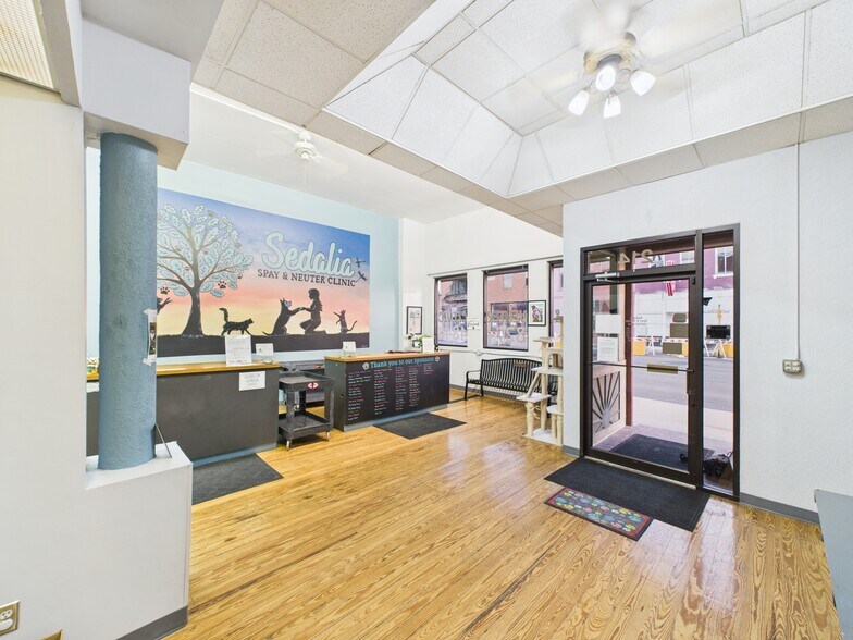 214 W Main St, Sedalia, MO à vendre - Photo de l’immeuble – Image 3 sur 23