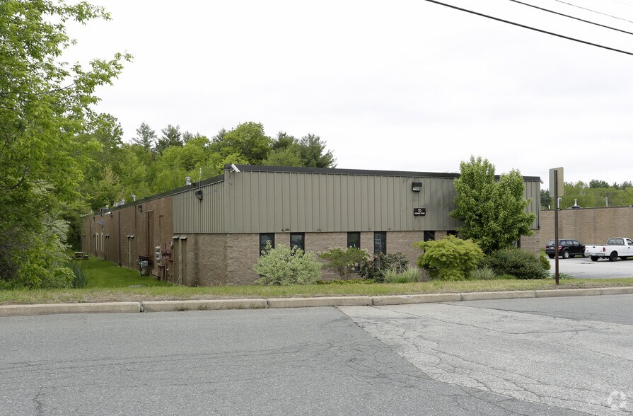 70 Zachary Rd, Manchester, NH à louer - Photo de l’immeuble – Image 3 sur 28