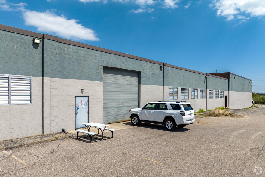 50750 E Russell Schmidt Blvd, Chesterfield, MI à louer - Photo de l’immeuble – Image 3 sur 7