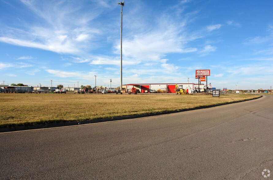 1101 SE Interstate Dr, Lawton, OK à vendre - Photo de l’immeuble – Image 3 sur 6