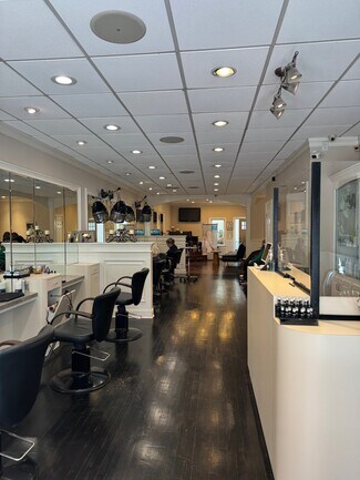 Plus de détails pour 123 Wolfs Ln, Pelham, NY - Local commercial à vendre