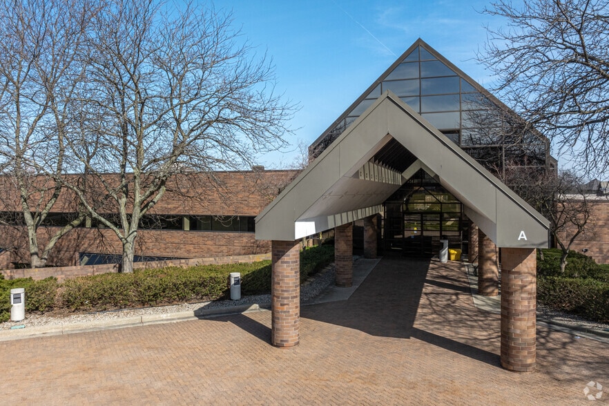 701 S Waverly Rd, Holland, MI à louer - Photo de l’immeuble – Image 1 sur 7