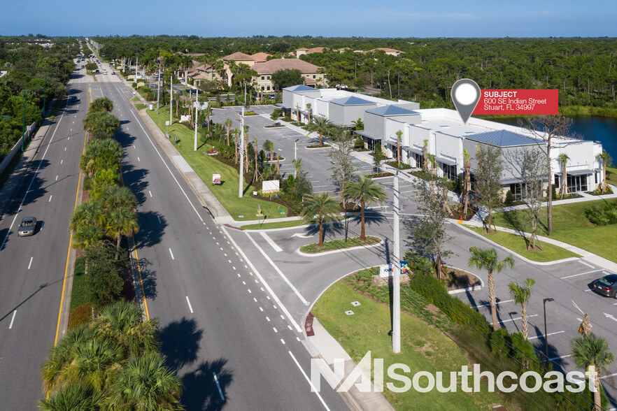 600-604 SE Indian St, Stuart, FL à louer - Photo de l’immeuble – Image 2 sur 8