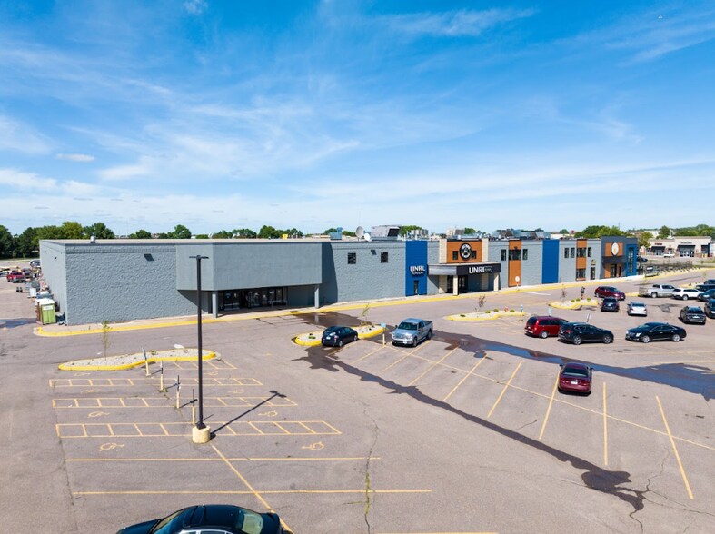1850 E Madison Ave, Mankato, MN à louer - Photo de l’immeuble – Image 2 sur 11
