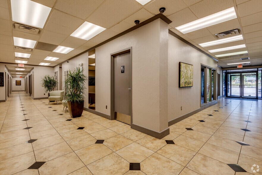 2525 NW Expressway St, Oklahoma City, OK à vendre - Photo intérieure – Image 3 sur 14
