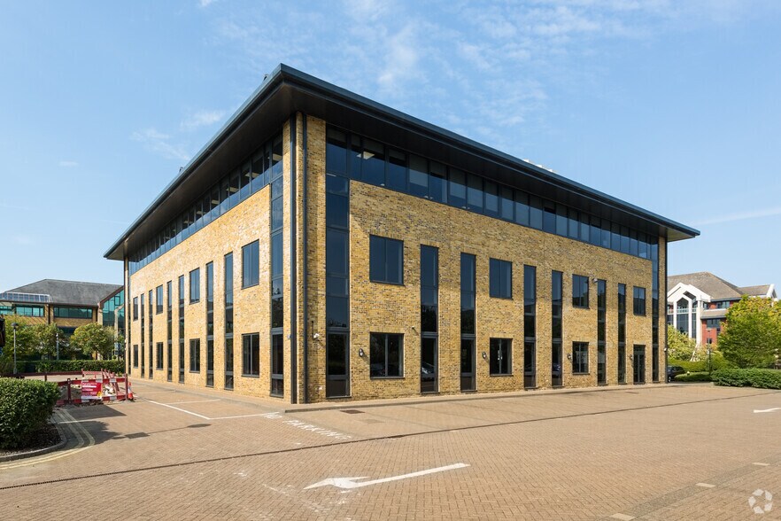 Manor Royal, Crawley à louer - Photo de l’immeuble – Image 2 sur 3