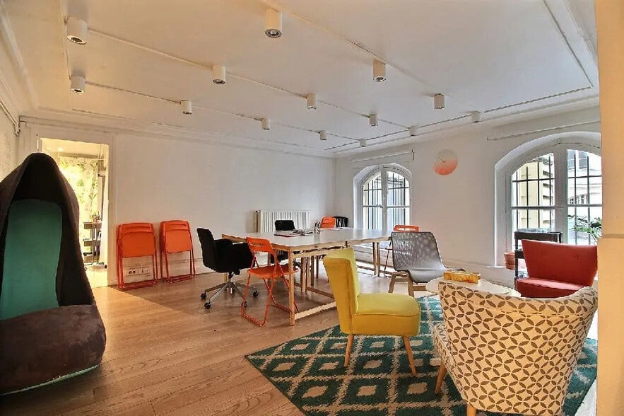 15 Rue Du Colonel Driant, Paris à louer - Photo de l’immeuble – Image 2 sur 6