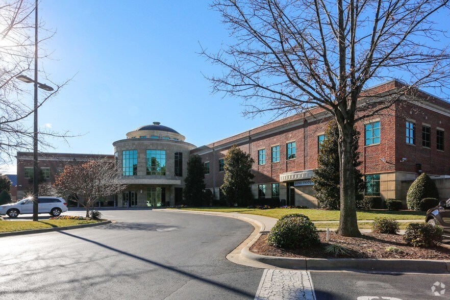 14330 OakHill Park Ln, Huntersville, NC à louer - Photo principale – Image 1 sur 5