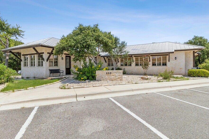 310 Stagecoach Trl, San Marcos, TX à louer - Photo principale – Image 1 sur 33