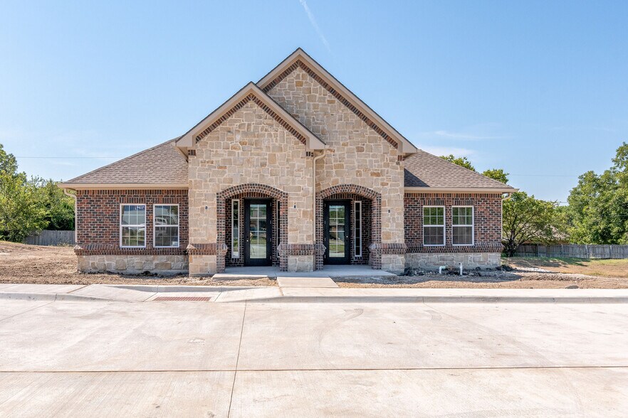 5802 Watauga Rd, Watauga, TX à vendre - Photo de l’immeuble – Image 2 sur 14