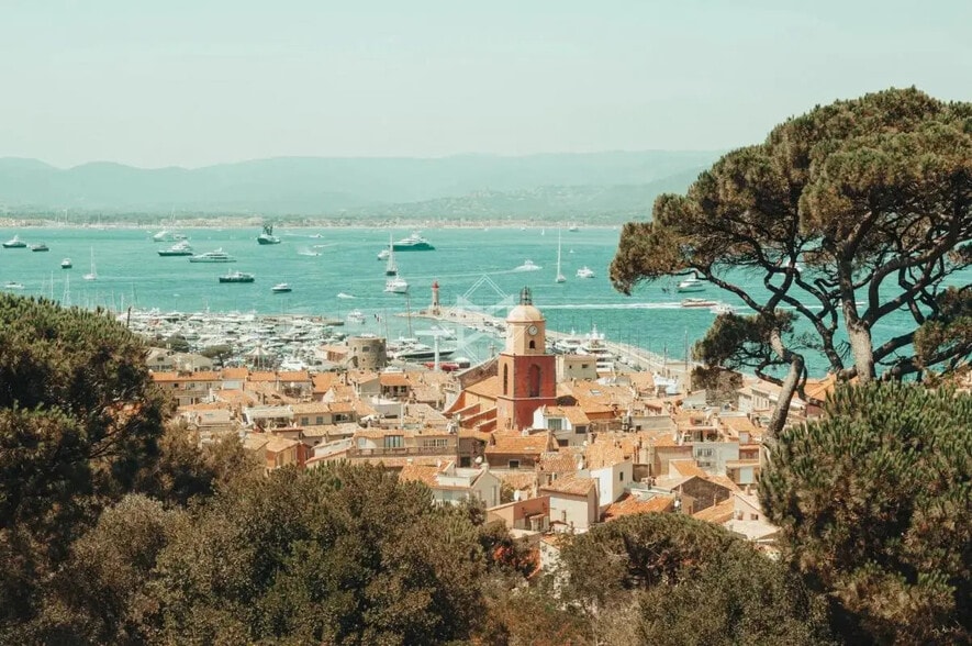 Local commercial dans Saint-Tropez à louer - Aérien – Image 1 sur 3
