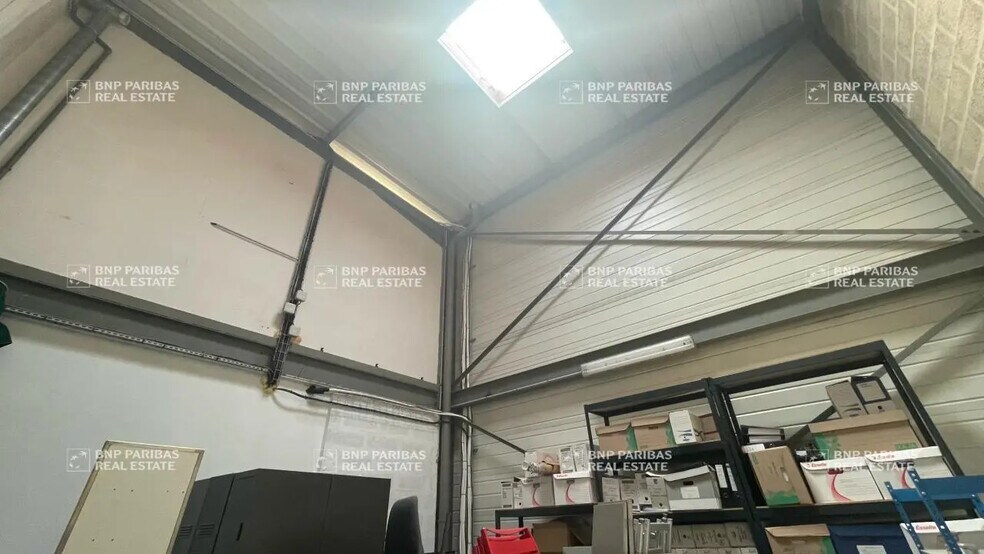 Local d'activités dans Les Essarts-le-Roi à vendre - Photo de l’immeuble – Image 3 sur 8