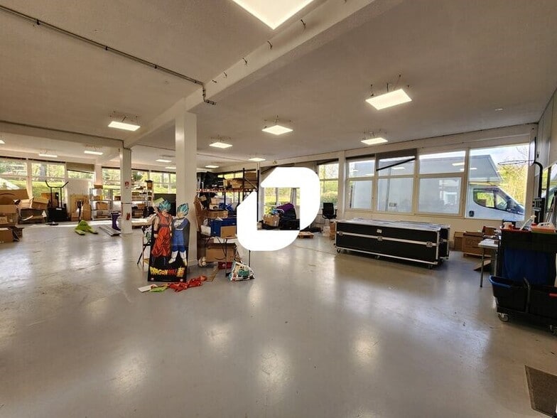 Local d’activités dans Bièvres à louer - Photo intérieure – Image 1 sur 12