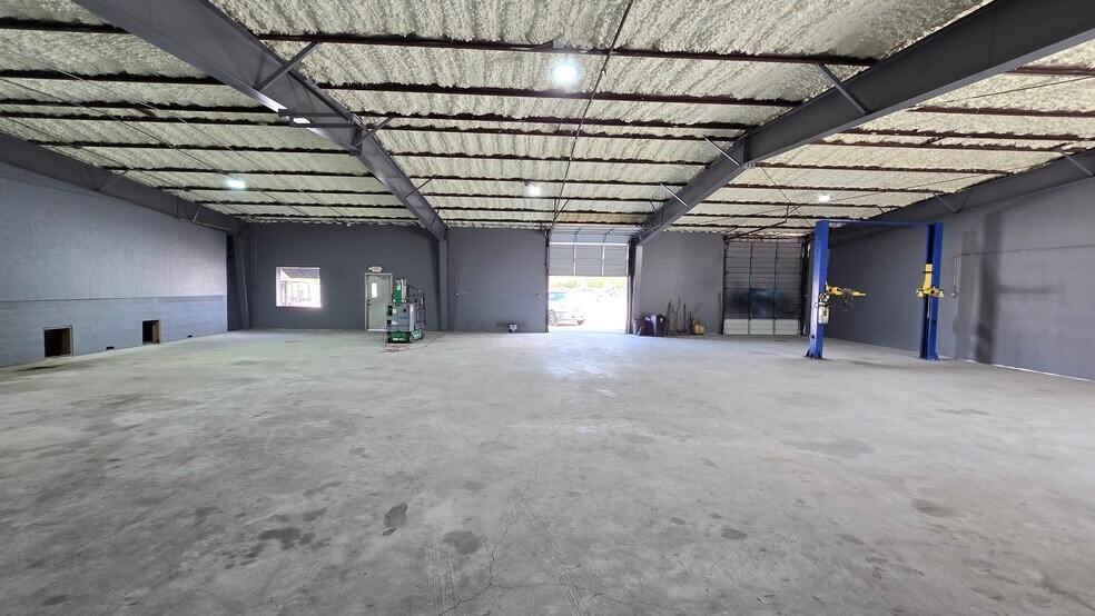 1801 Decker Dr, Baytown, TX à louer - Photo de l’immeuble – Image 3 sur 8