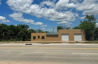 Plus de détails pour 728 Main St, Cushing, OK - Local d’activités à vendre