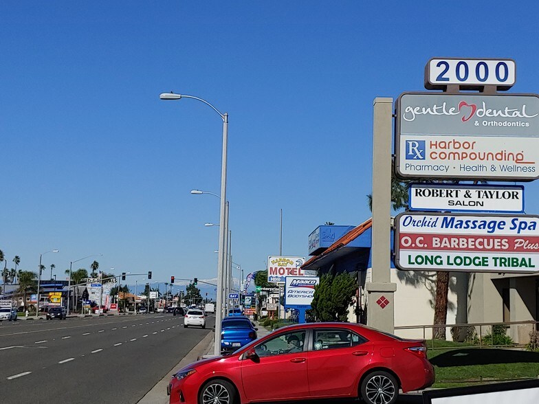 2000 Harbor Blvd, Costa Mesa, CA à vendre - Photo de l’immeuble – Image 3 sur 3