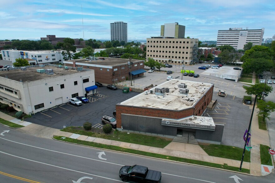 300 W Linwood Blvd, Kansas City, MO à vendre - Photo de l’immeuble – Image 1 sur 3