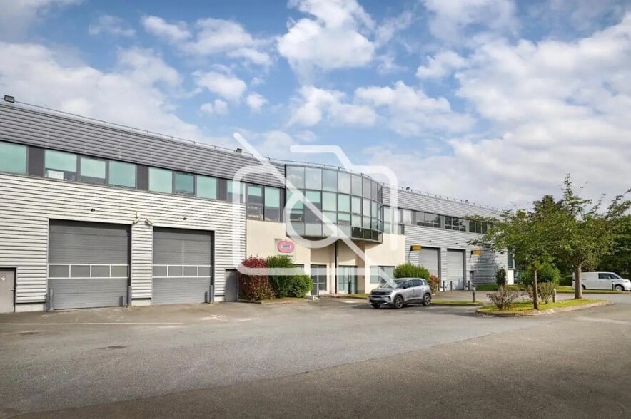 Industriel/Logistique dans Magny-les-Hameaux à louer - Photo de l’immeuble – Image 3 sur 11