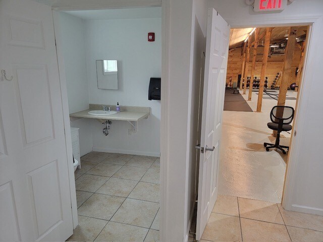 275 Circuit St, Hanover, MA à louer - Photo de l’immeuble – Image 3 sur 12