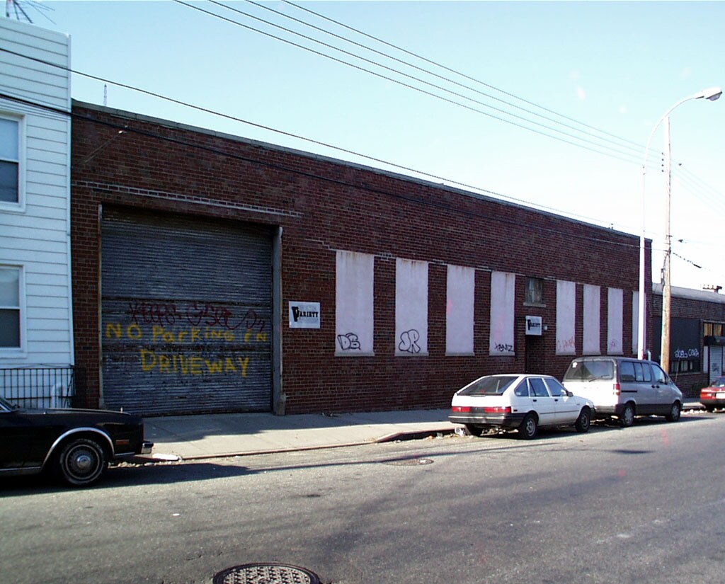 58-94 54th St, Maspeth, NY à louer Photo principale– Image 1 sur 2