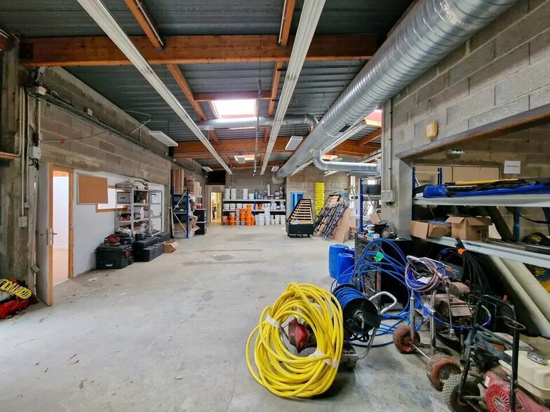 7 Rue De La Vallée, Fontaine-le-Comte à louer - Photo de l’immeuble – Image 2 sur 11