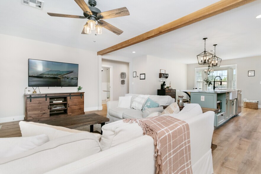 915 Bell St, Fredericksburg, TX à vendre - Photo de l’immeuble – Image 3 sur 28