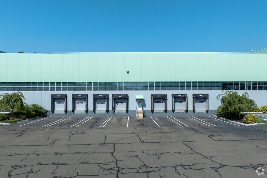 355 Wilson Ave, Norwalk, CT à louer - Photo de l’immeuble – Image 3 sur 5