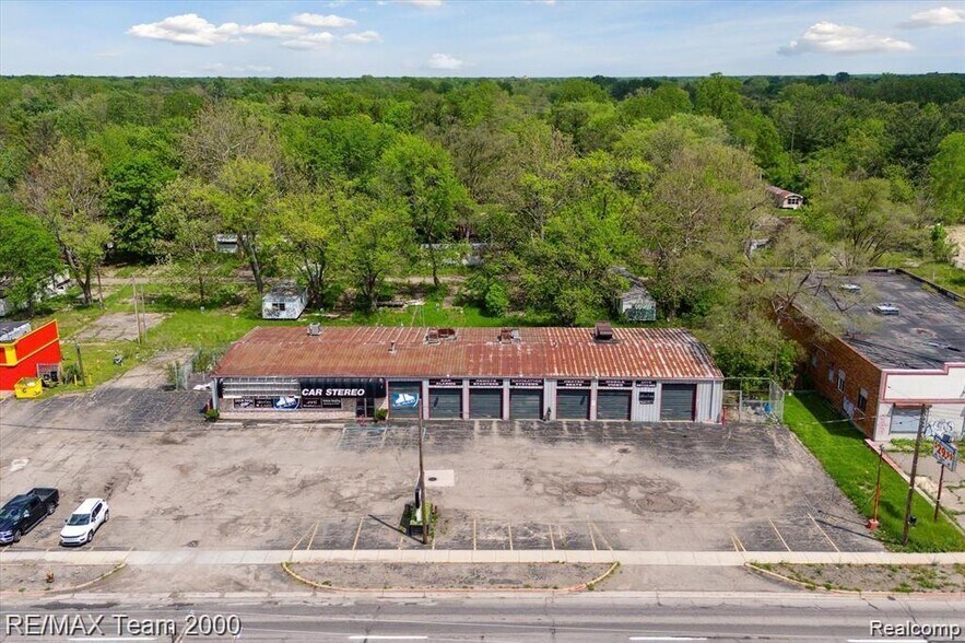 2833 S Dort Hwy, Flint, MI à vendre - Photo de l’immeuble – Image 2 sur 5