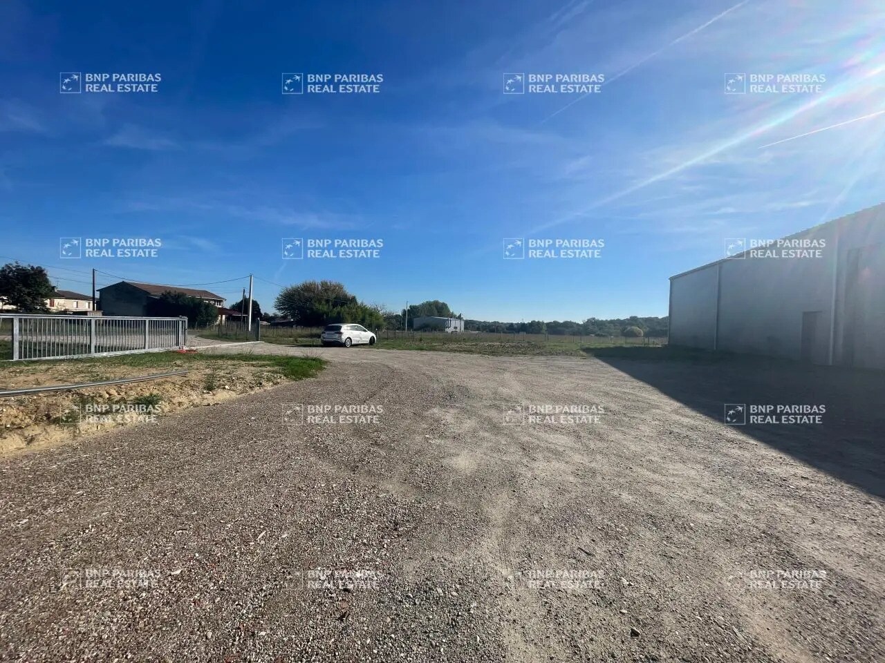 Local d’activités dans Montussan à louer Photo de l’immeuble– Image 1 sur 15