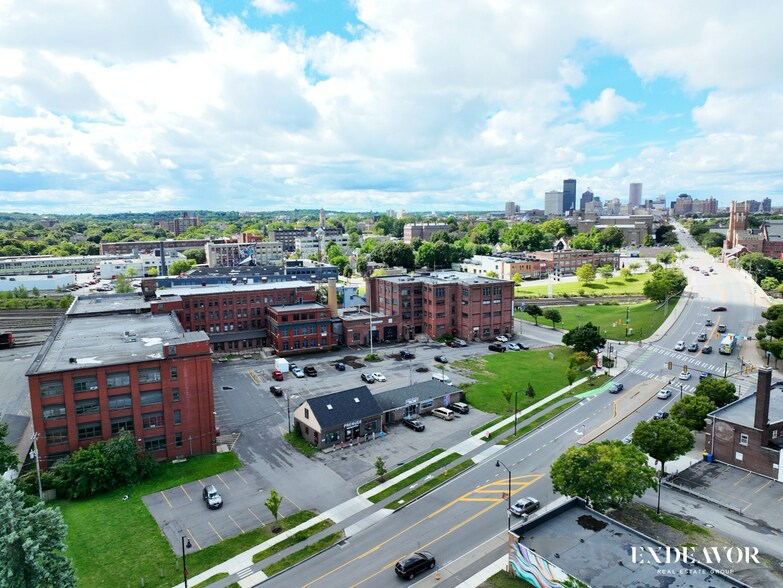 410 Goodman St N, Rochester, NY à vendre - Photo de l’immeuble – Image 1 sur 11