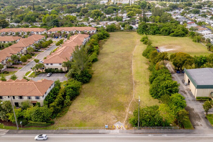 4165 W Hillsboro Blvd, Coconut Creek, FL à louer - Photo de la construction – Image 2 sur 2