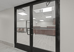 13530 Michigan Ave, Dearborn, MI à louer Photo intérieure– Image 1 sur 15