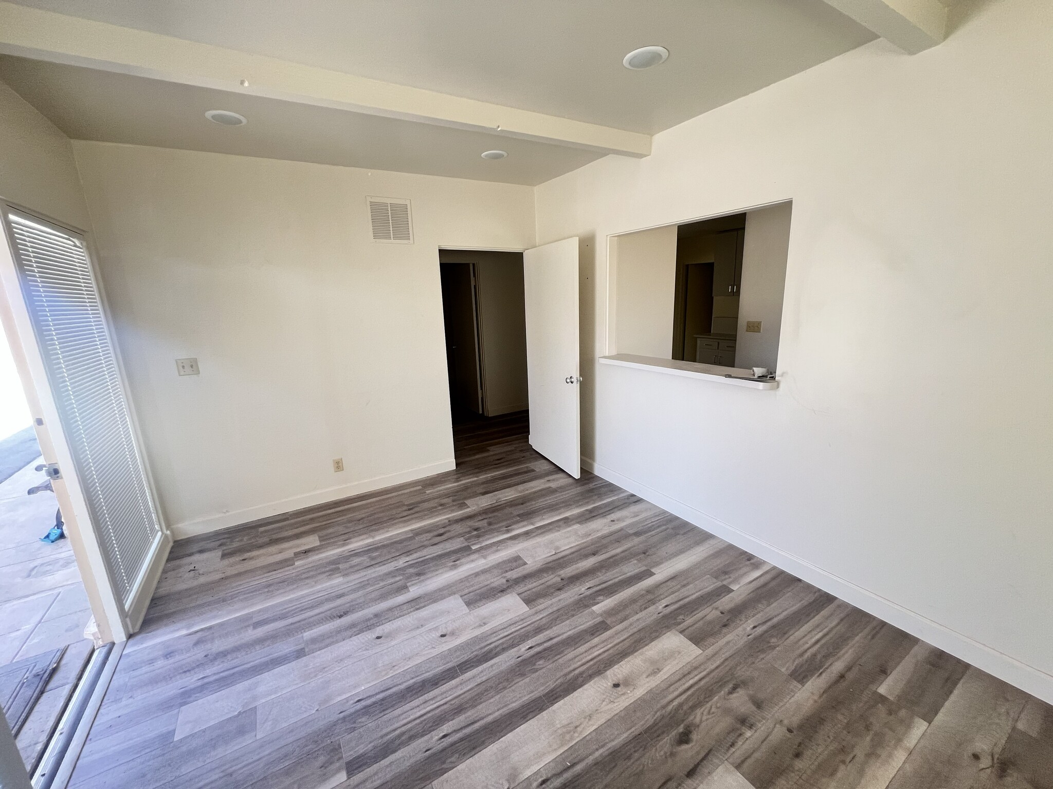 181 E 18th St, Costa Mesa, CA à louer Photo intérieure– Image 1 sur 4