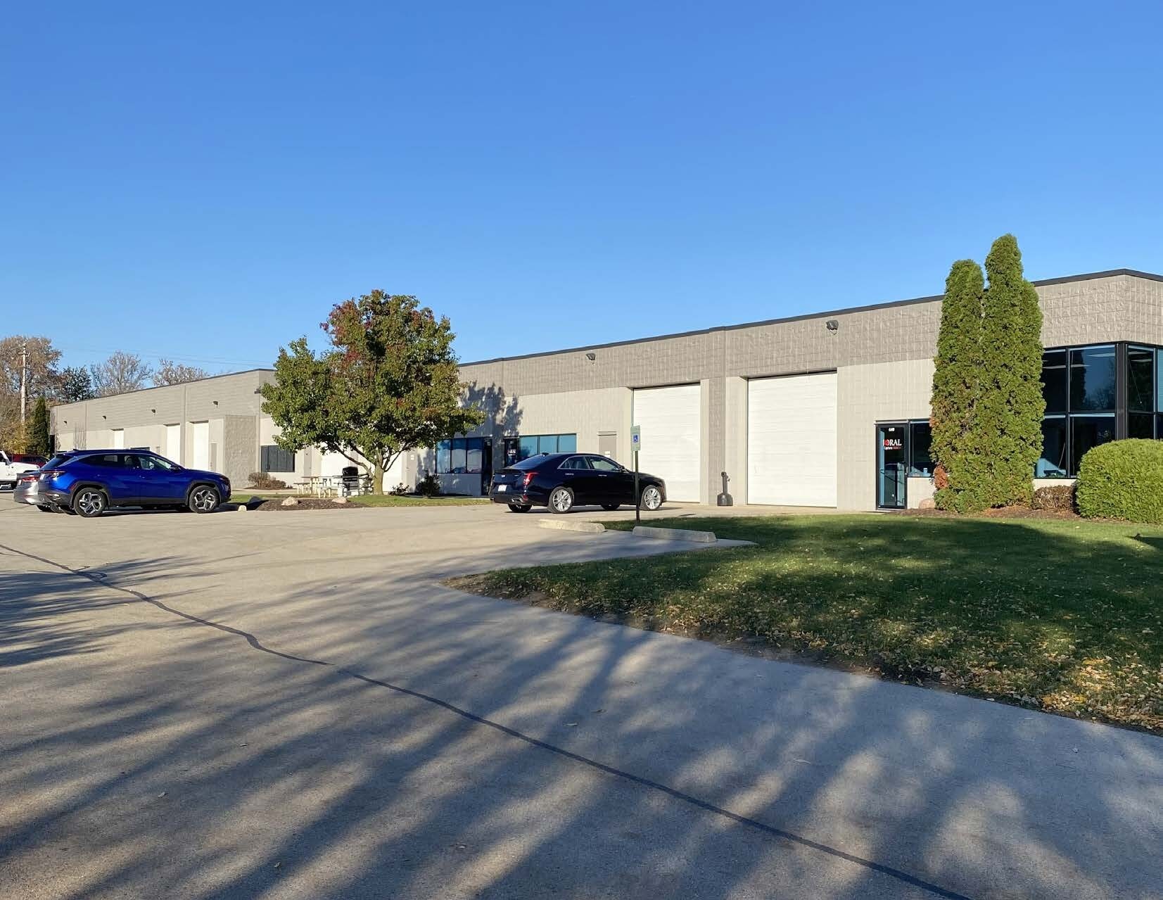640-654 Perkins Dr, Mukwonago, WI à louer Photo de l’immeuble– Image 1 sur 5