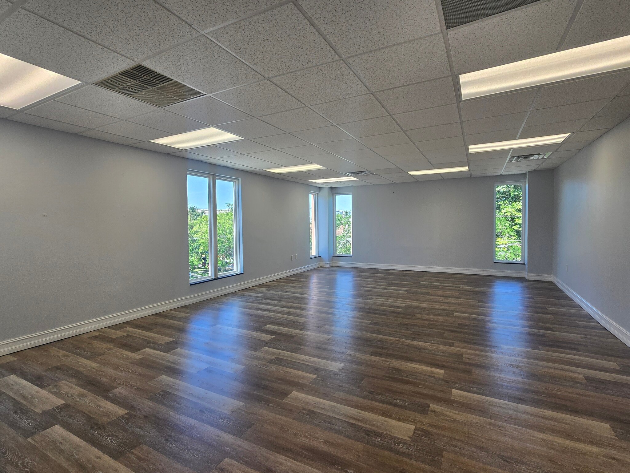 447 3rd Ave N, Saint Petersburg, FL à louer Photo de l’immeuble– Image 1 sur 4